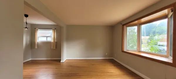 2 Rufford RD, Toronto W06, ON M8W 4V4