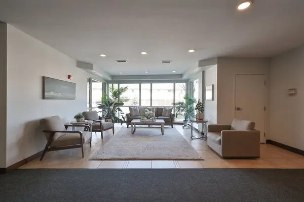 5070 Fairview ST #102, Burlington, ON L7L 0B8