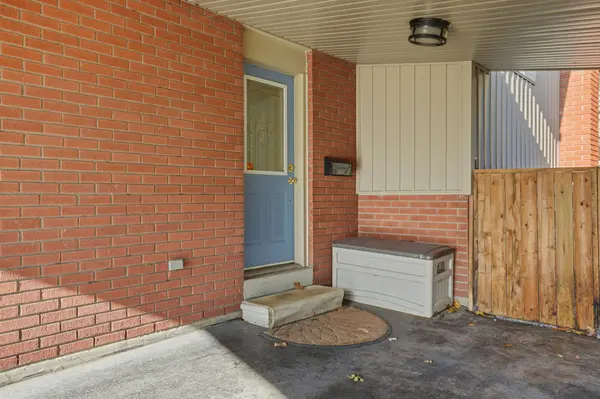 345 Erindale DR, Burlington, ON L7L 4T3