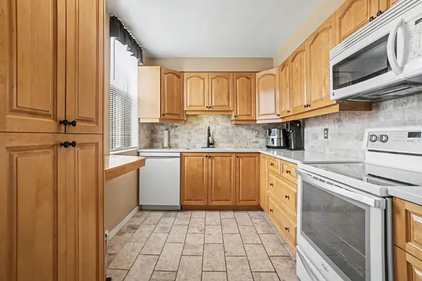 2760 Carousel CRES #610, Blossom Park - Airport And Area, ON K1T 2N4