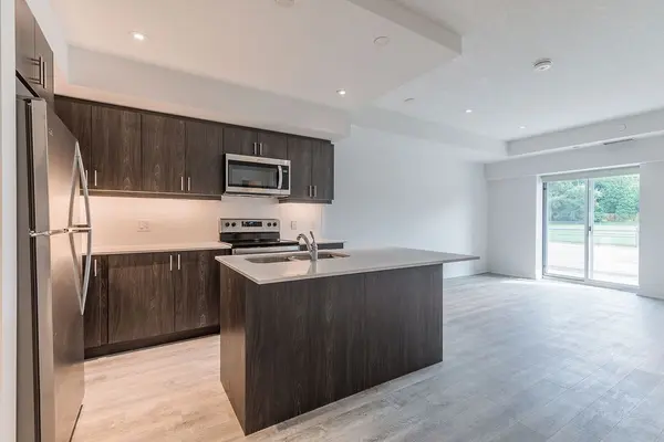 16 Markle CRES #207, Hamilton, ON L9G 0H4