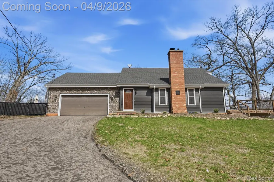 2929 Acorn LN, Genoa Township, MI 48843
