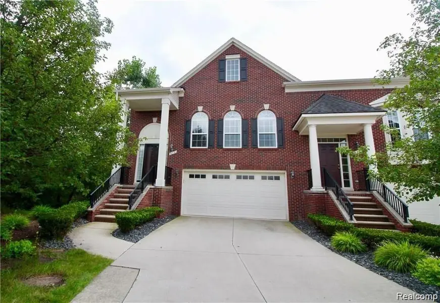 806 Red Run DR, Troy, MI 48085