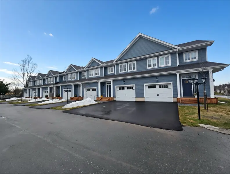21 Hampton LN #6, Selwyn, ON K0L 2H0