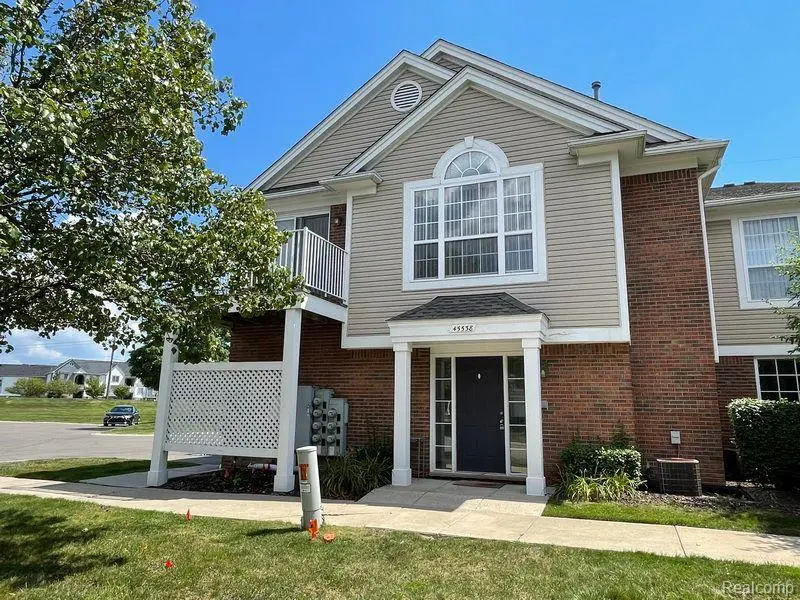 45538 WARWICK DR, Macomb Township, MI 48044