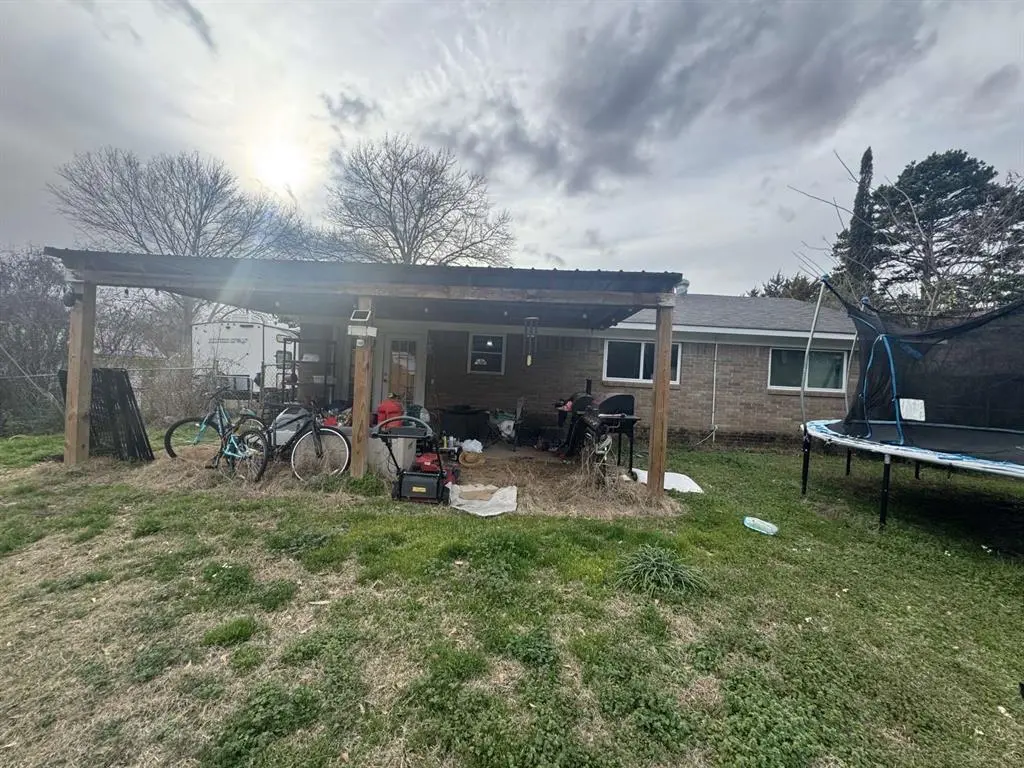 307 Gilbert Drive, Vivian, LA 71082