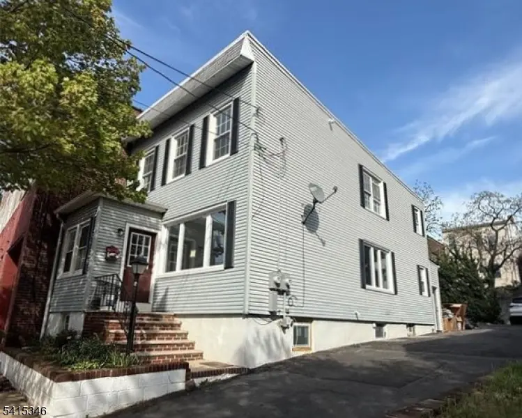 144 Maple St, Kearny Town, NJ 07032