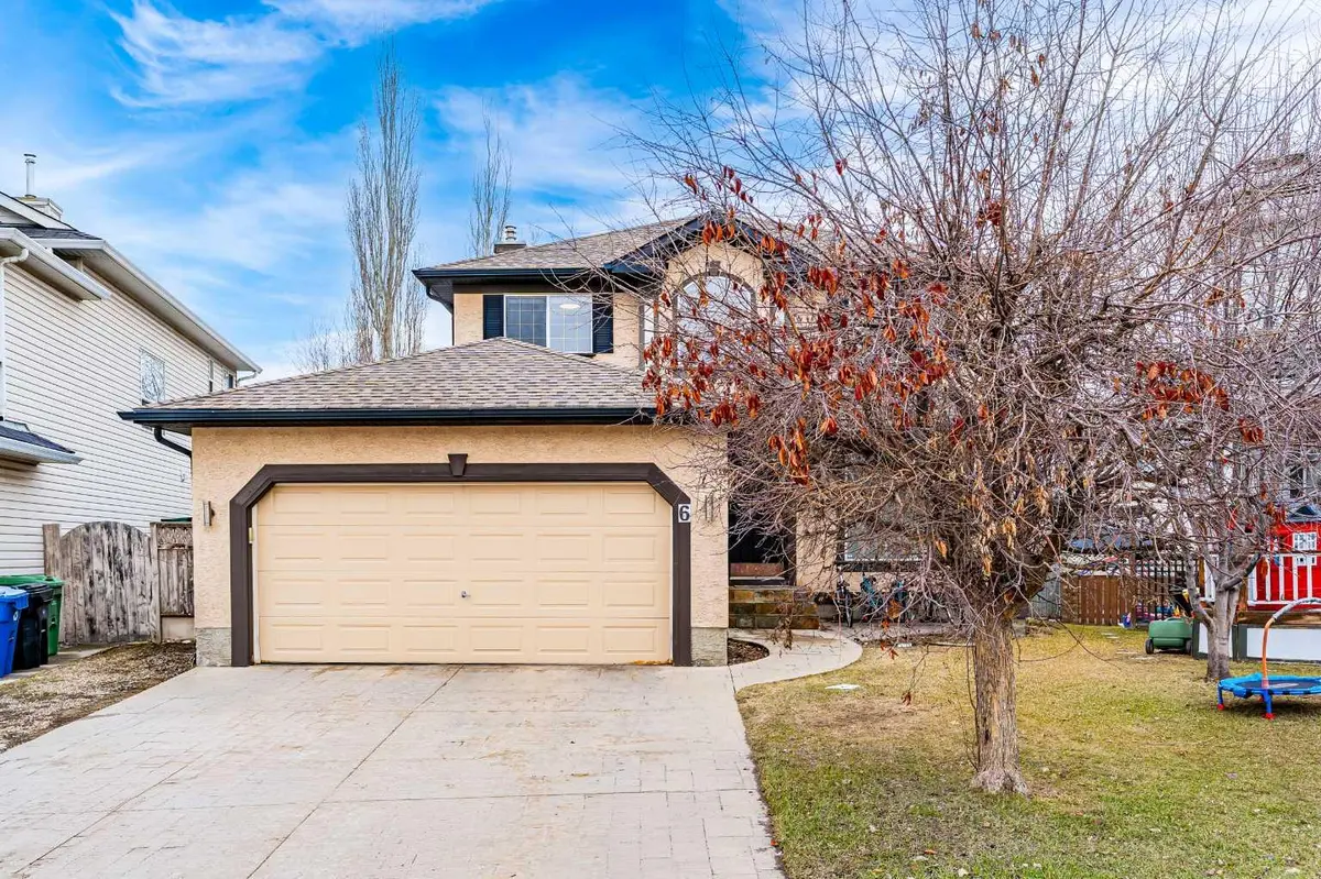 6 Douglas Woods Bay SE, Calgary, AB T2Z 3A1
