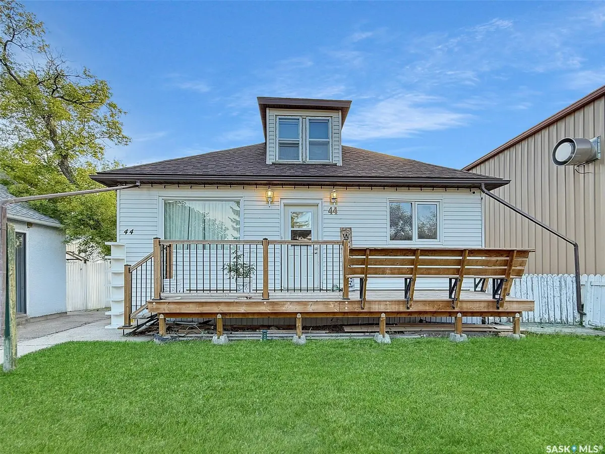 44 5th AVENUE NE, Swift Current, SK S9H 2K7