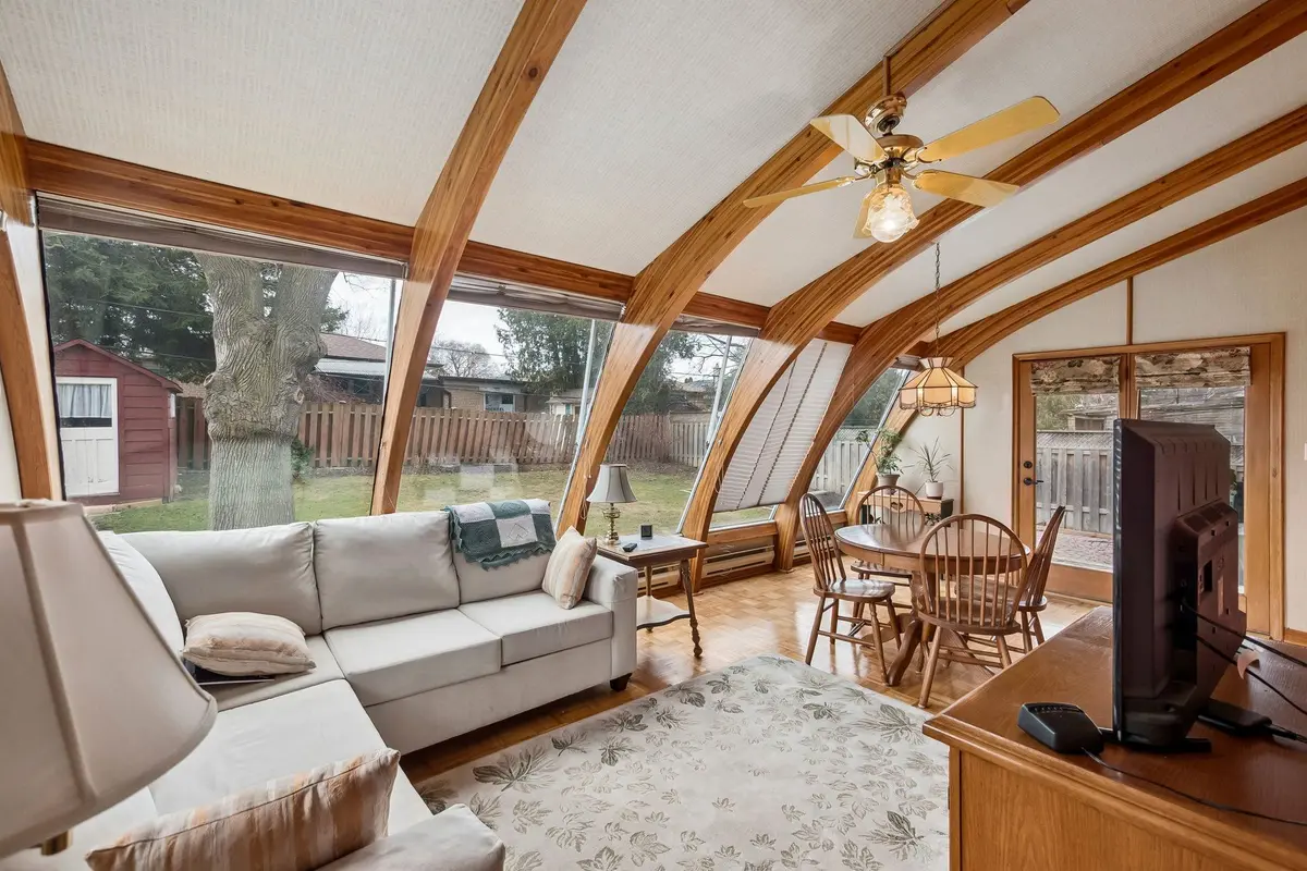 42 Bankfield DR, Toronto W10, ON M9V 2P8