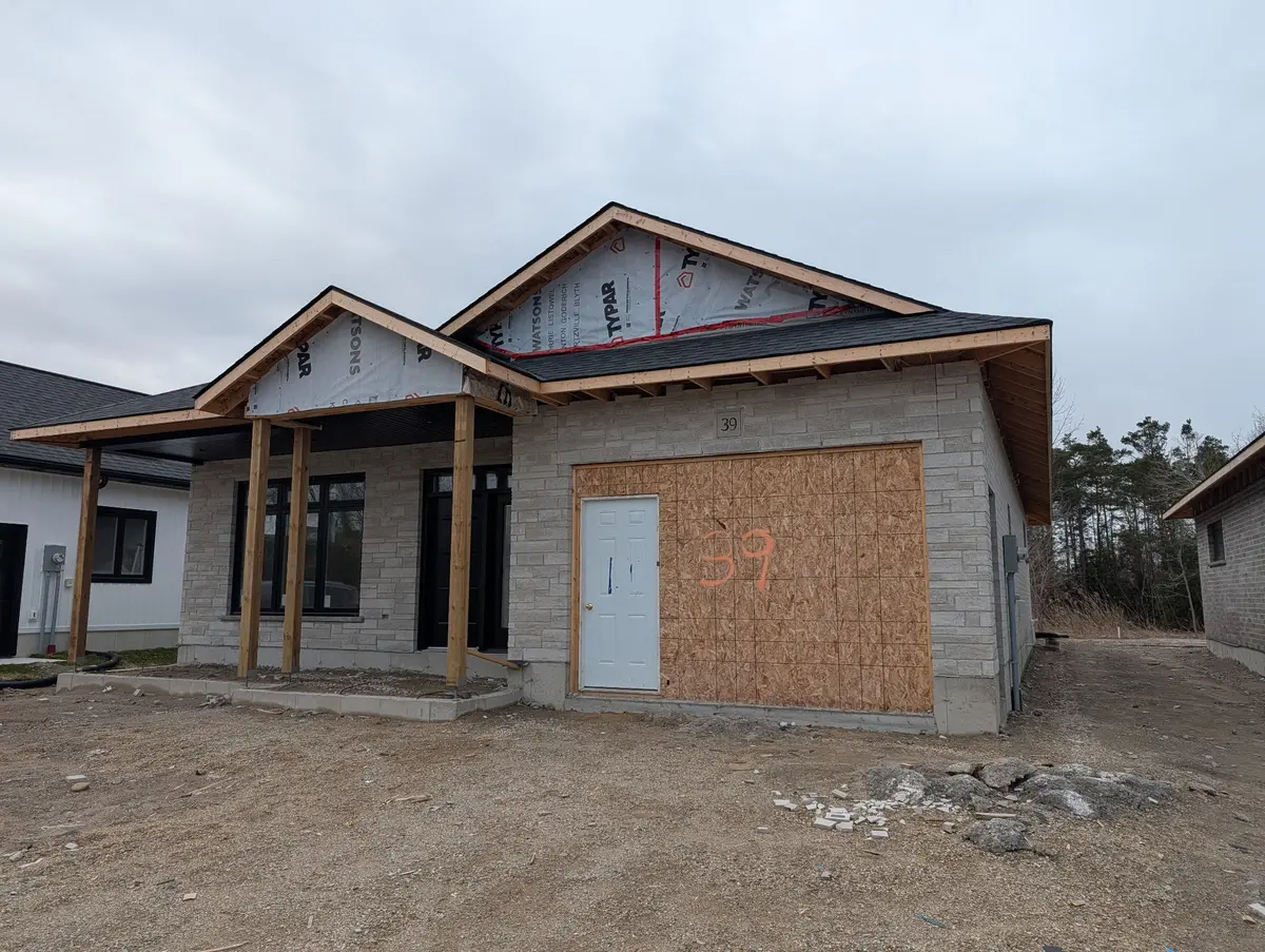 39 Mercedes CRES, Kincardine, ON N2Z 1G8