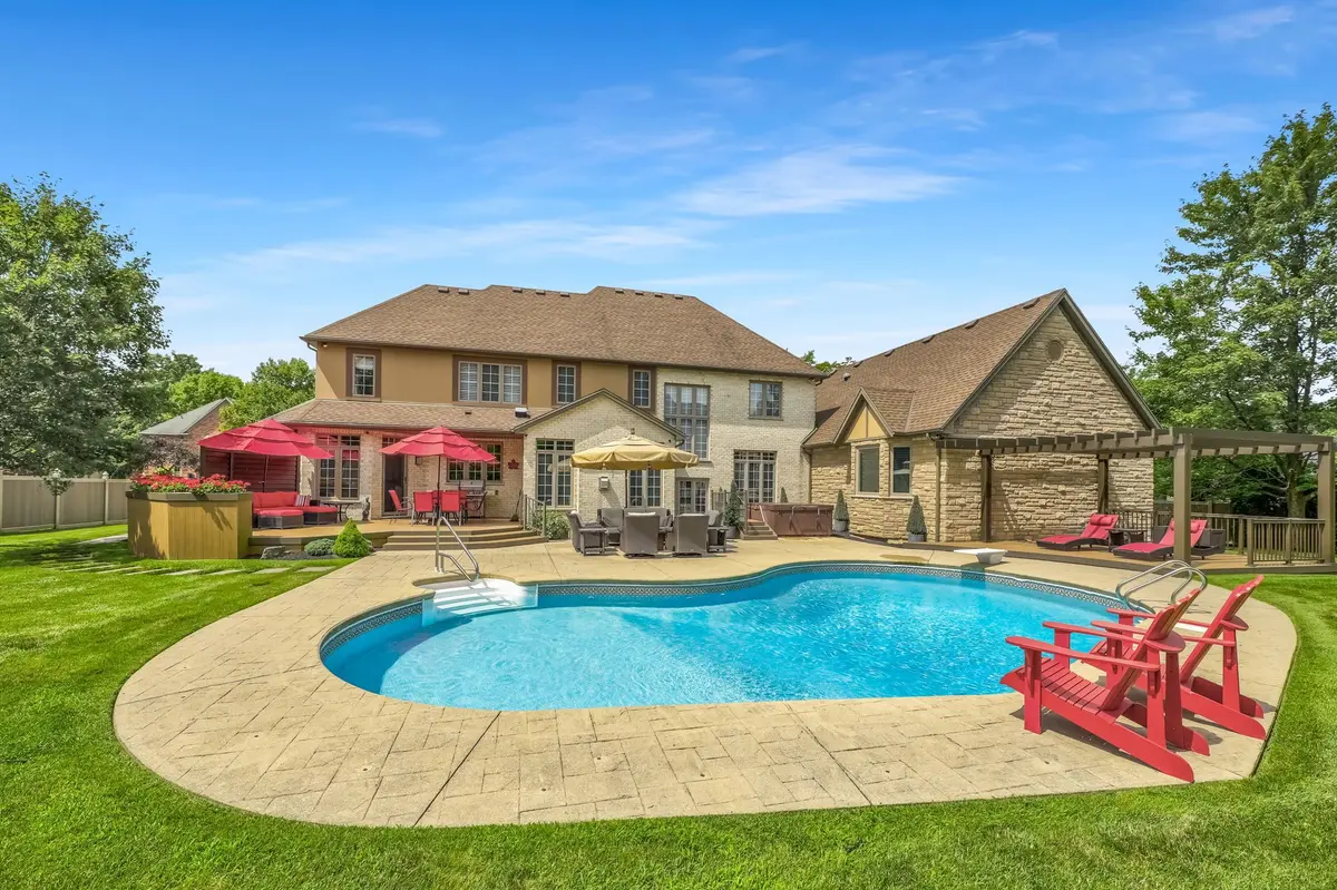 103 Fitzwilliam BLVD, London North, ON N6H 5H4