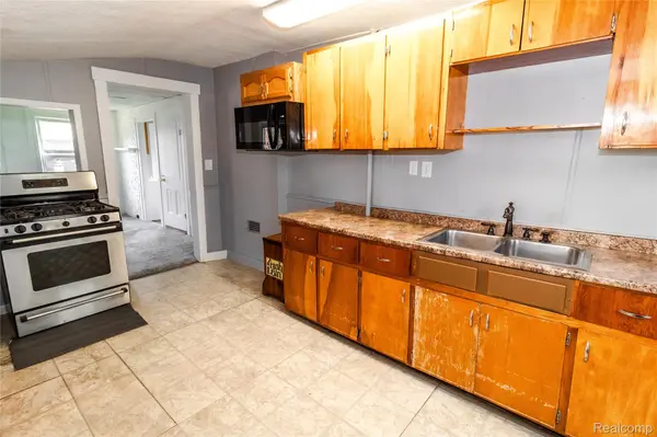 6 Law ST, Lapeer, MI 48446