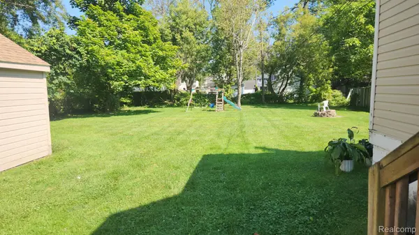 98 ELDREDGE ST, Mt. Clemens, MI 48043