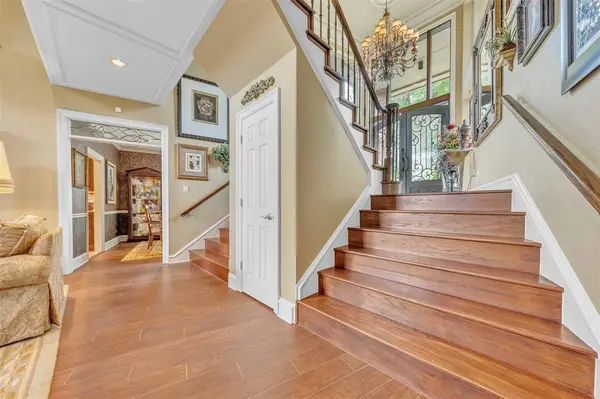 401 Canyon Creek Trail, Fort Worth, TX 76112