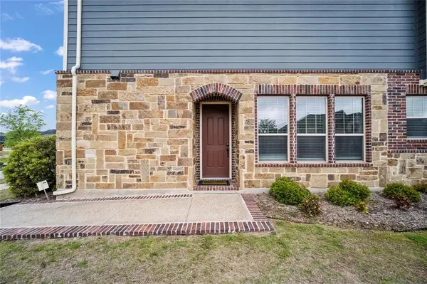 4701 Smokey Quartz Lane, Arlington, TX 76005