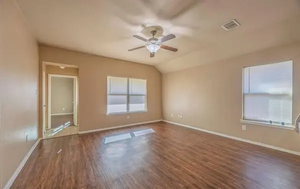 1604 Queens Brook Court, Fort Worth, TX 76140