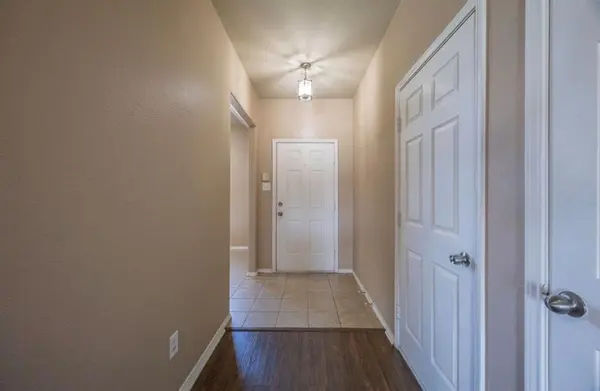 1604 Queens Brook Court, Fort Worth, TX 76140