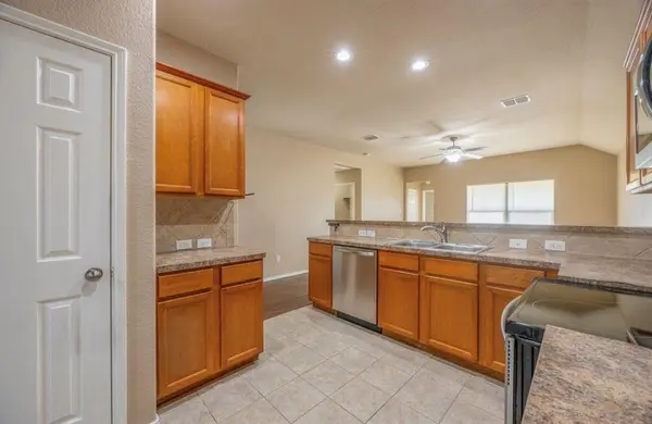 1604 Queens Brook Court, Fort Worth, TX 76140