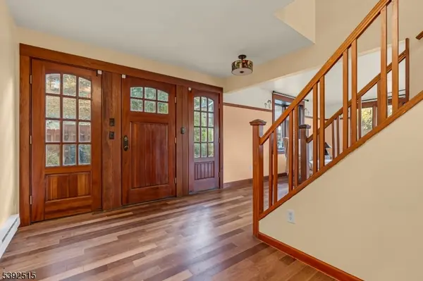 2 Oneida Ave, Hopatcong Boro, NJ 07843