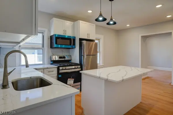 29 Walnut St #2, Summit City, NJ 07901