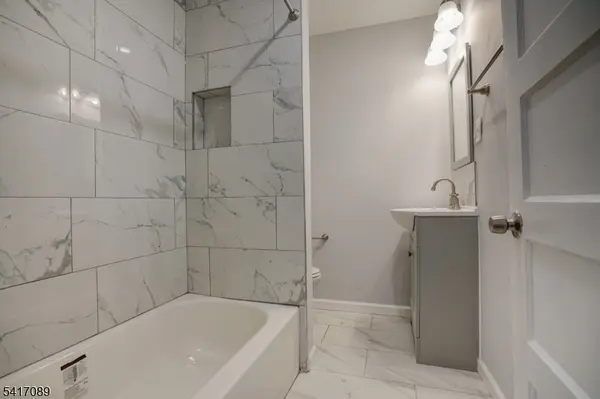 29 Walnut St #2, Summit City, NJ 07901