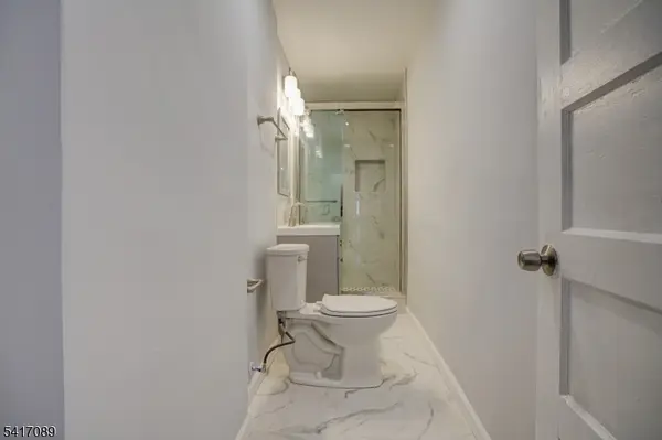 29 Walnut St #2, Summit City, NJ 07901