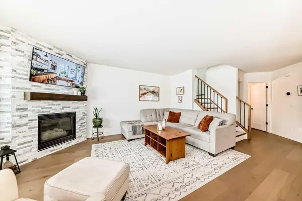 63 Sierra Morena GDNS SW, Calgary, AB t3H 3P4