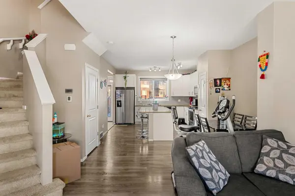 8916 46 ST NE, Calgary, AB T3J 0X6