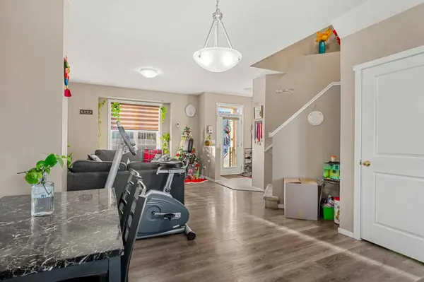 8916 46 ST NE, Calgary, AB T3J 0X6