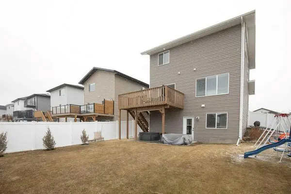 14 Thayer Close, Red Deer, AB T4P 0W7