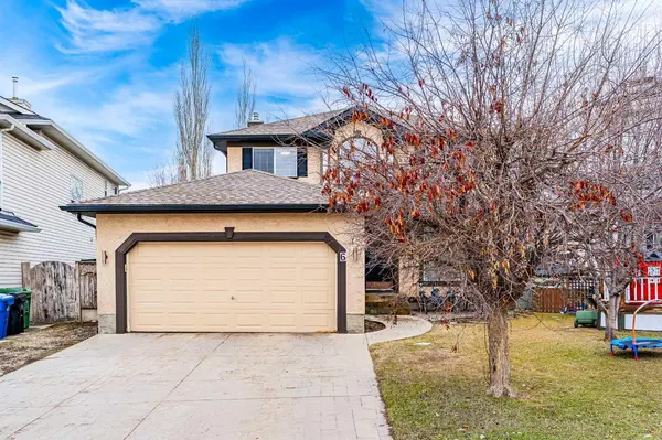 6 Douglas Woods Bay SE, Calgary, AB T2Z 3A1