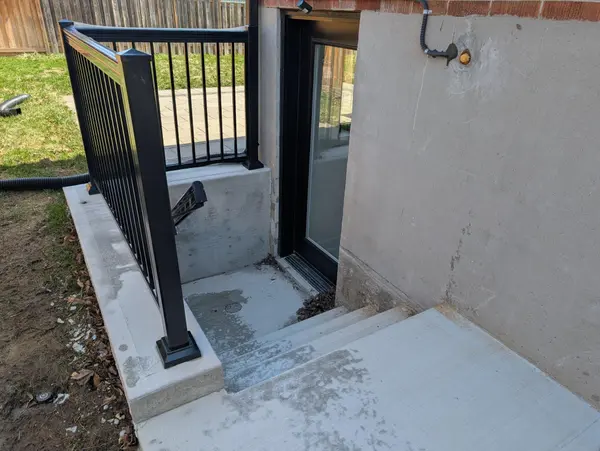 171 Sloane AVE, Toronto C13, ON M4A 2C2