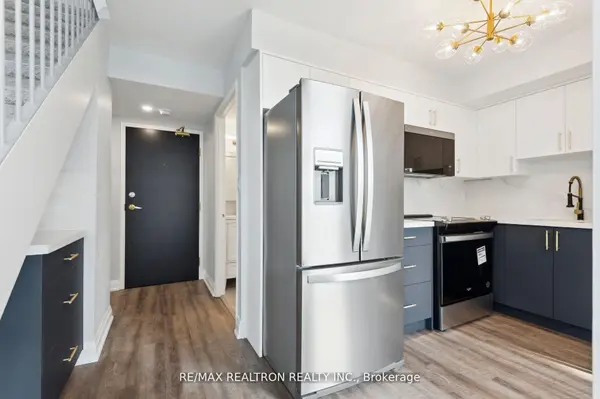 18 Merton ST #906, Toronto C10, ON M4S 3G9