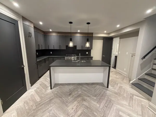 47 Madison AVE #6, Toronto C02, ON M5R 2S3