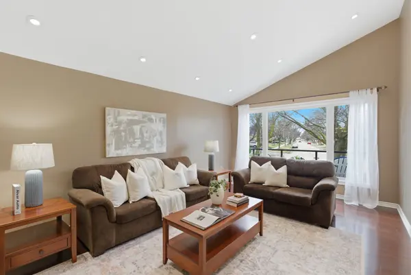 1886 Malden CRES, Pickering, ON L1V 3G4