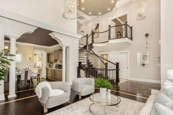 369 Toyne Vale RD, Pickering, ON L1W 2G9