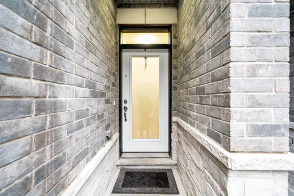 30 Gerry Henry LN, Clarington, ON L1E 0L8