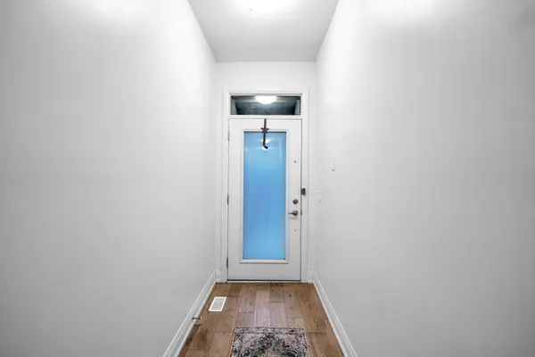 30 Gerry Henry LN, Clarington, ON L1E 0L8