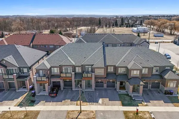 15 Landolfi WAY, Bradford West Gwillimbury, ON L3Z 4L6