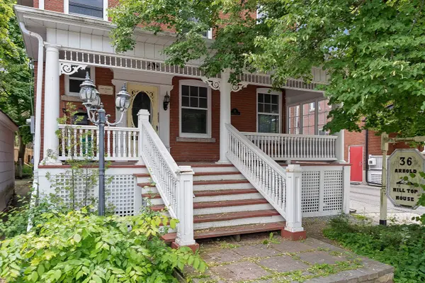 36 Arnold CRES #Upper, Richmond Hill, ON L4C 3R5