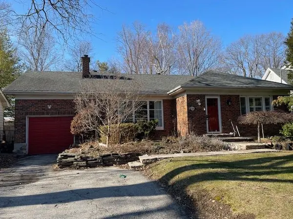 425 River Side DR, Oakville, ON L6K 3N6