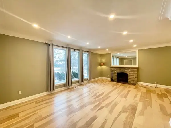 425 River Side DR, Oakville, ON L6K 3N6