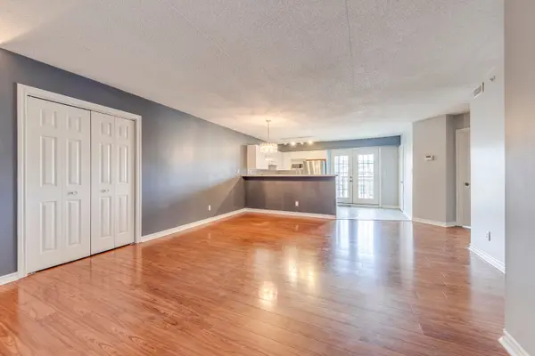 1411 Walkers Line #302, Burlington, ON L7M 4P5