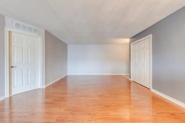 1411 Walkers Line #302, Burlington, ON L7M 4P5