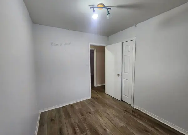 17 Seaborn RD, Brampton, ON L6V 2B8