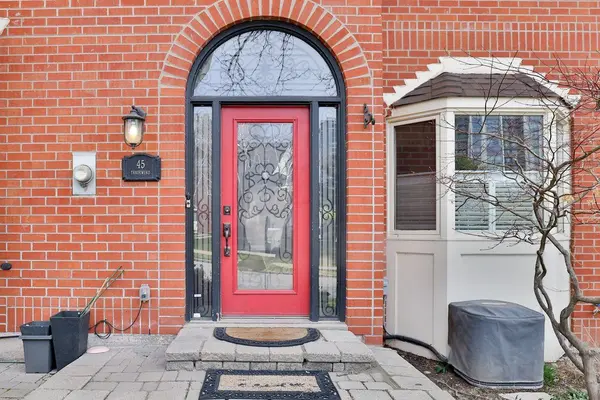 45 Tradewind DR, Oakville, ON L6L 6K9