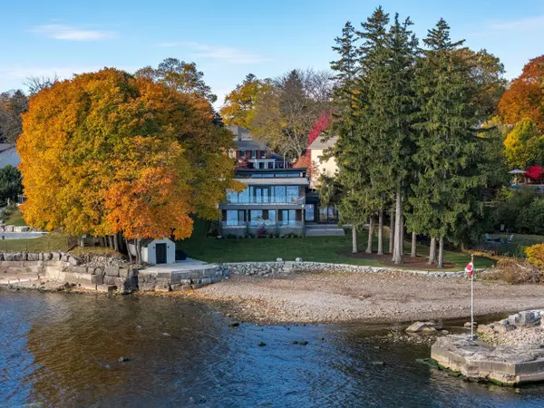 121 Edgecliffe PL, Burlington, ON L7L 3Z2