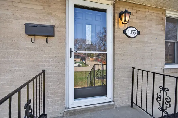 1055 Shepherd's DR, Burlington, ON L7T 3R4