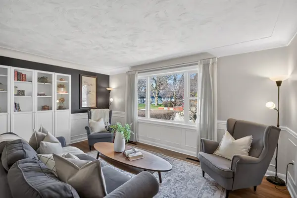 1055 Shepherd's DR, Burlington, ON L7T 3R4